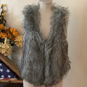 Buckle Daytrip Faux Fur Vest medium